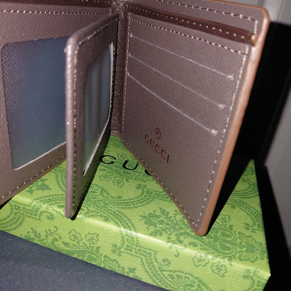 Gucci Beige GG Bee Motif Wallet - Picture 10 of 12